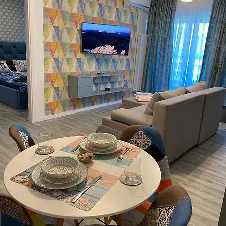 Elysse Sunrise Apartment Mamaia Buitenkant foto