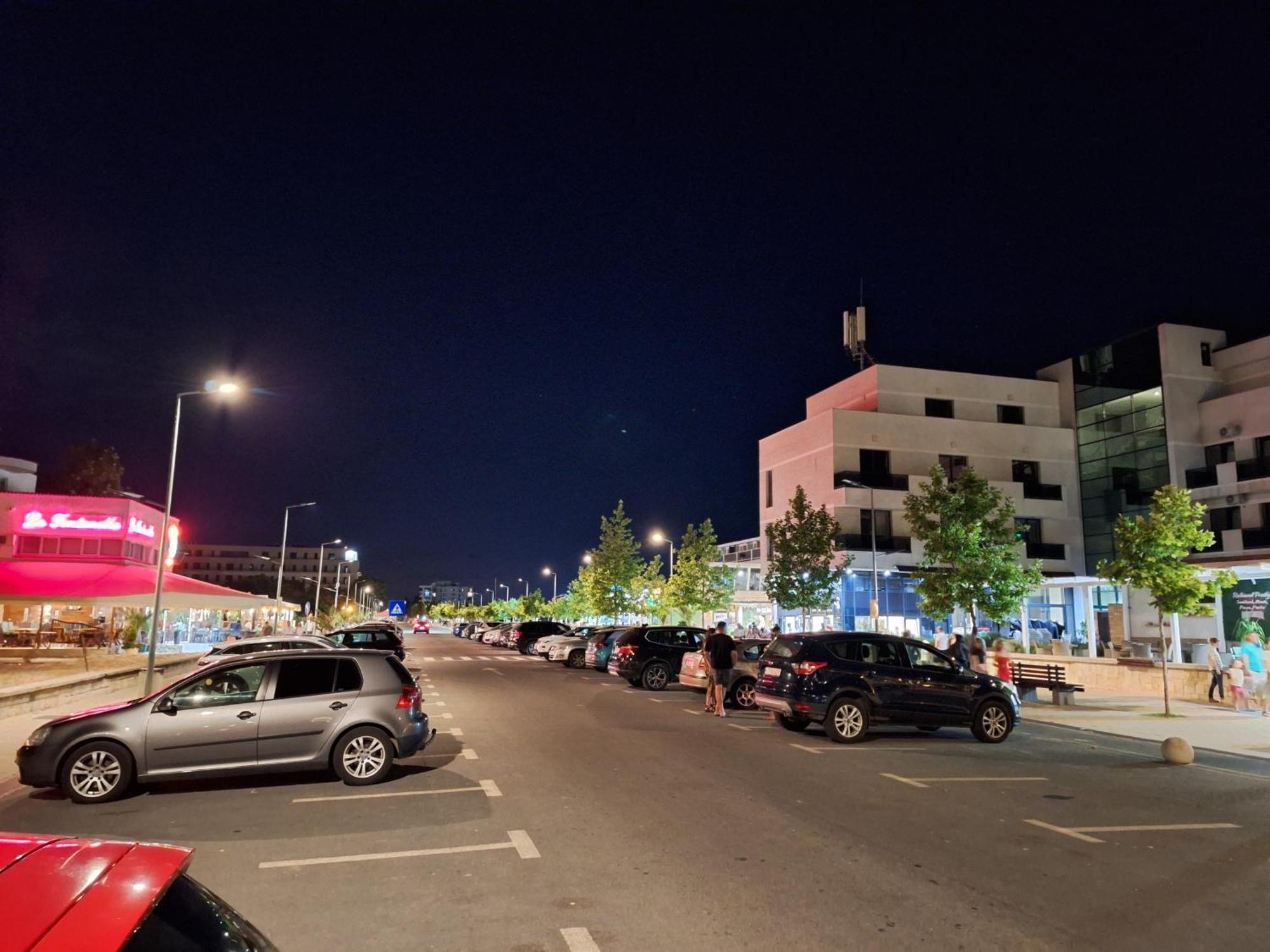 Elysse Sunrise Apartment Mamaia Buitenkant foto