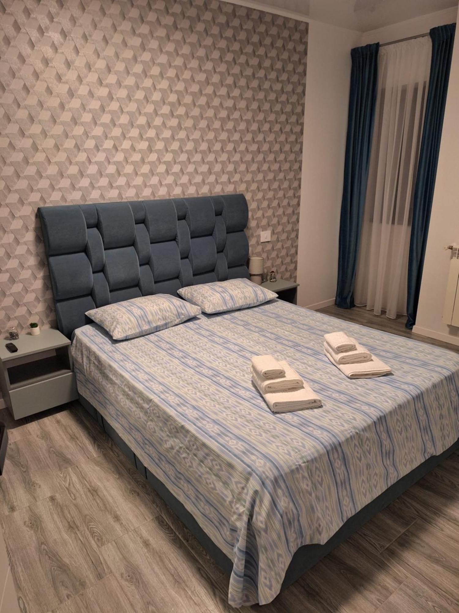 Elysse Sunrise Apartment Mamaia Buitenkant foto
